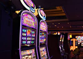 sotmal Sportsbook တွင် Live Odds ဖြင့် အားကစားလောင်းကစားနေသည့် မြင်ကွင်း